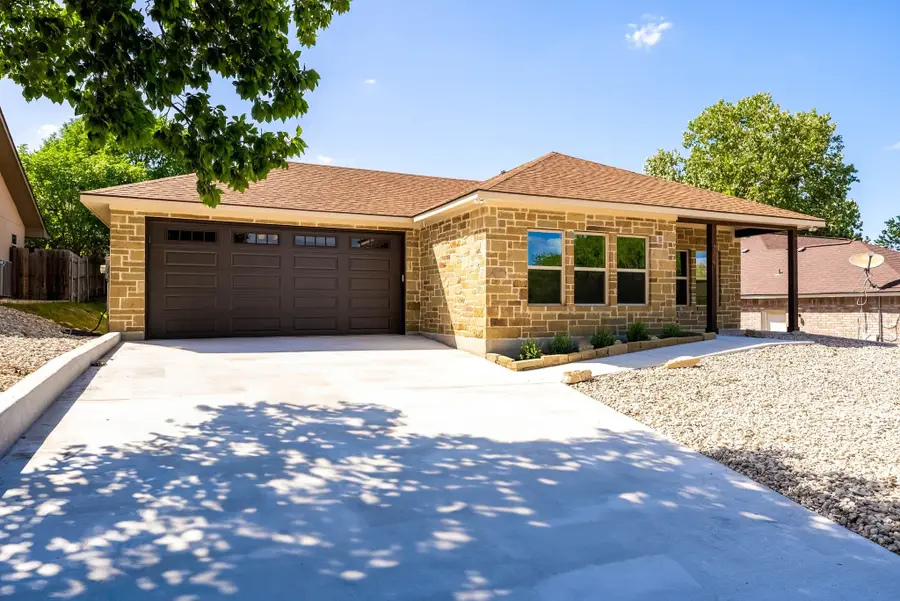 706 Oak Valley Drive, Kerrville, TX 78028 - Image #2