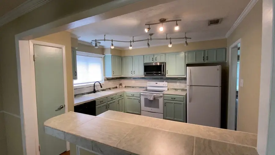 7515 Shoshone Drive, Baytown, TX 77521 - Image #2