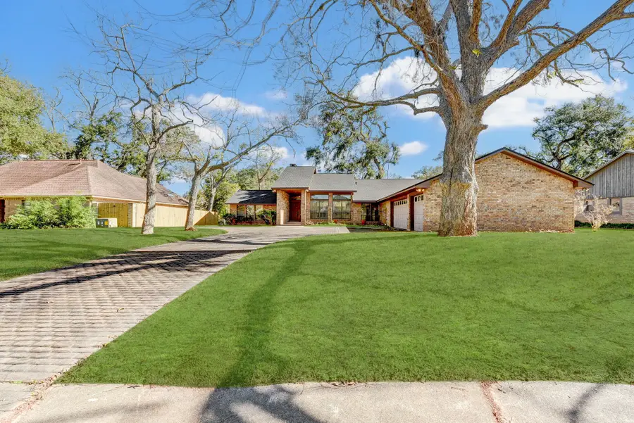 310 Live Oak Lane, Lake Jackson, TX 77566 - Image #3