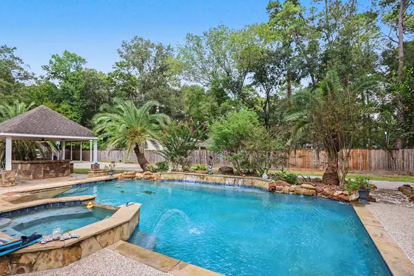 911 Winchester Bend, Huffman, TX 77336