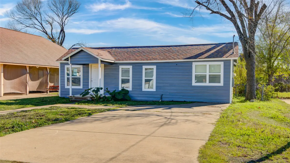 207 E Bernard Street, Clute, TX 77531 - Image #1