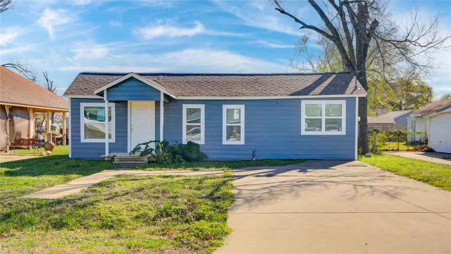 207 E Bernard Street, Clute, TX 77531 - Image #2