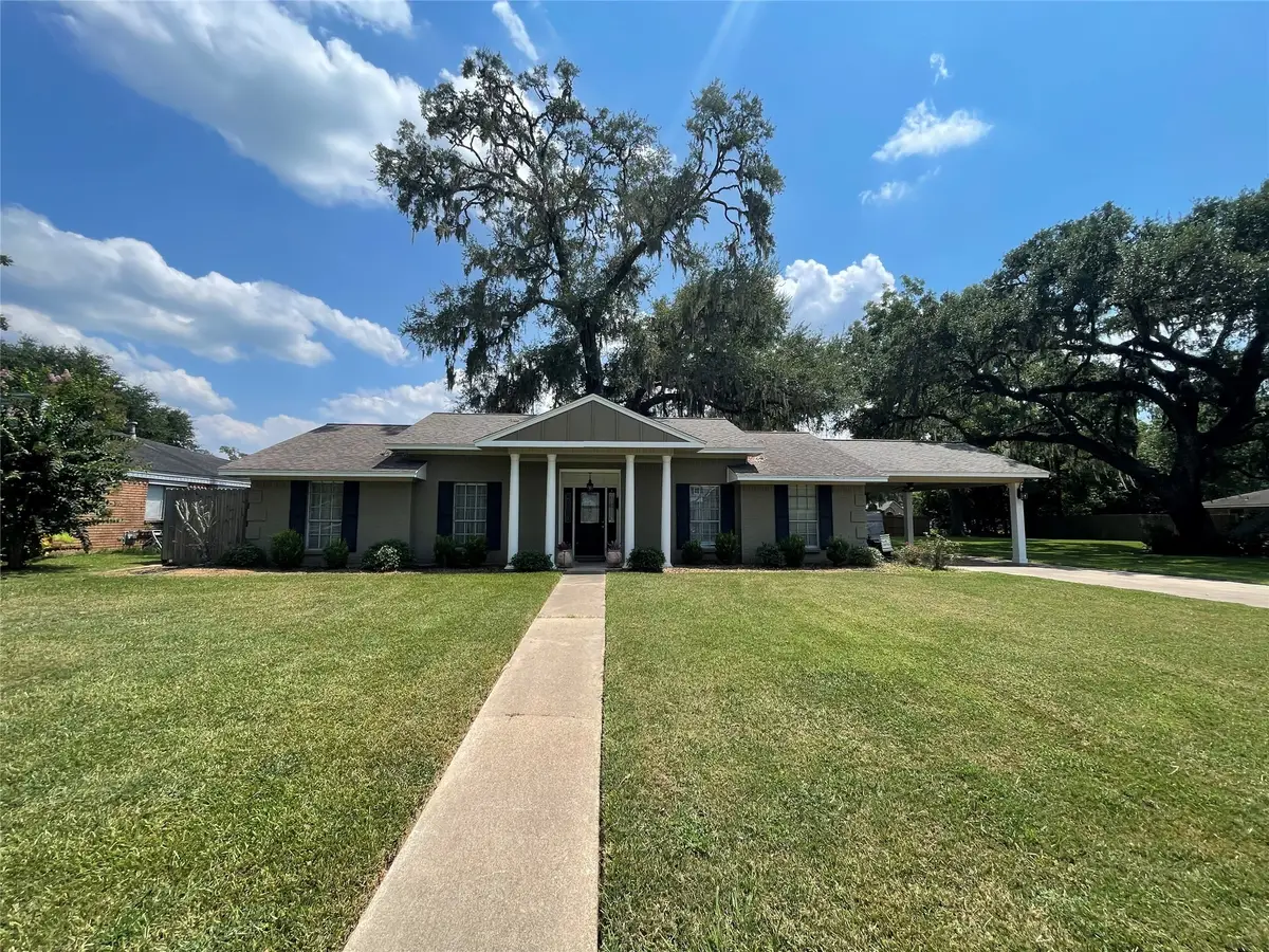 229 N Amherst Drive, West Columbia, TX 77486 - Image #1