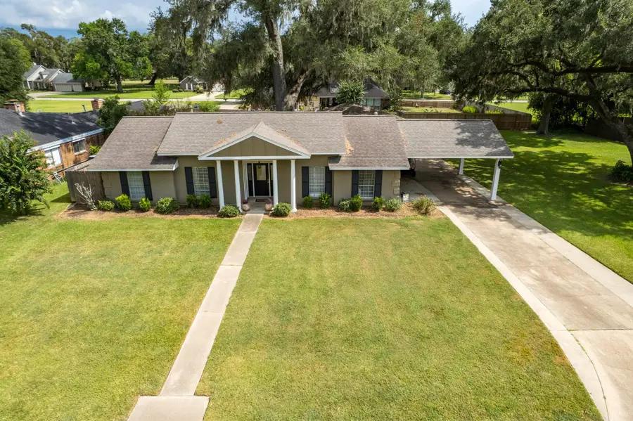 229 N Amherst Drive, West Columbia, TX 77486 - Image #2