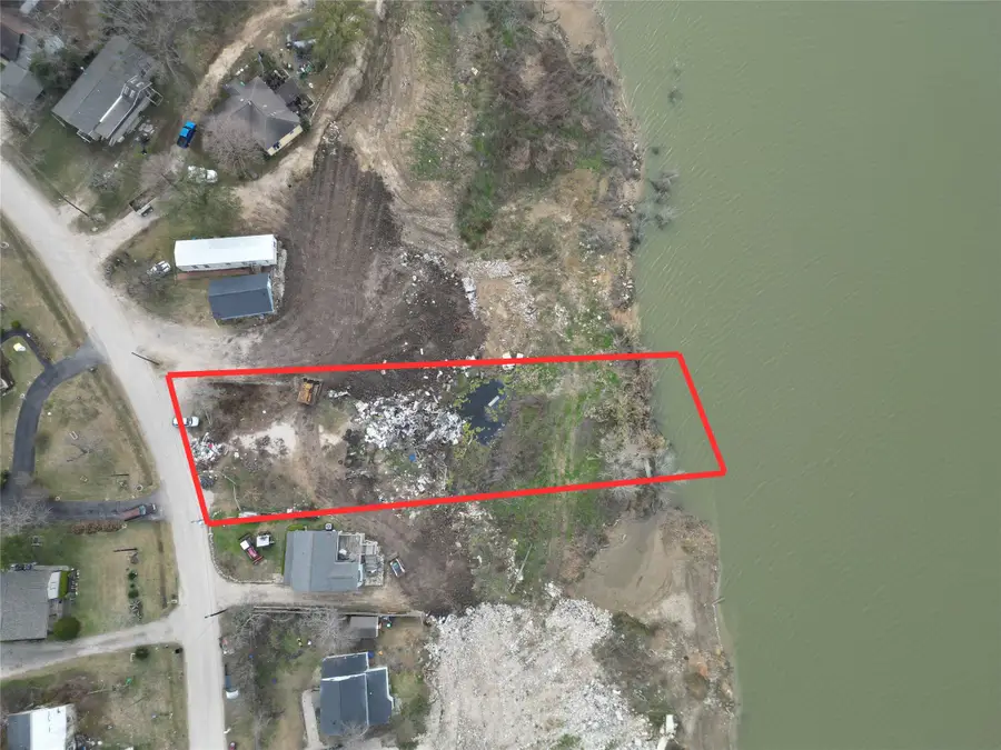 211 Riverside Street, Highlands, TX 77562 - Image #3