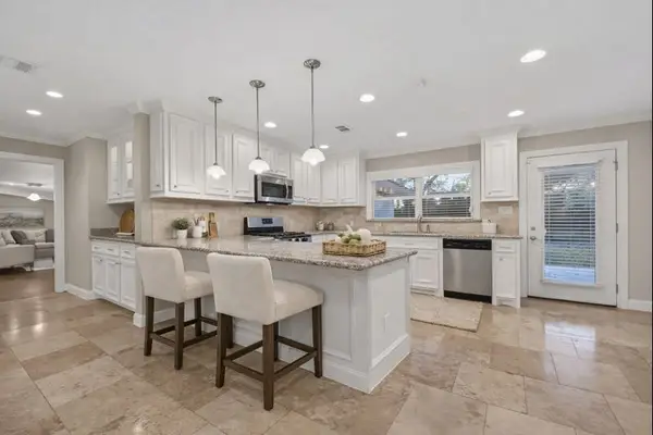 5323 Briarbend Drive, Houston, TX 77096