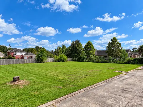 2204 Sunset Oaks Drive, Orange, TX 77630