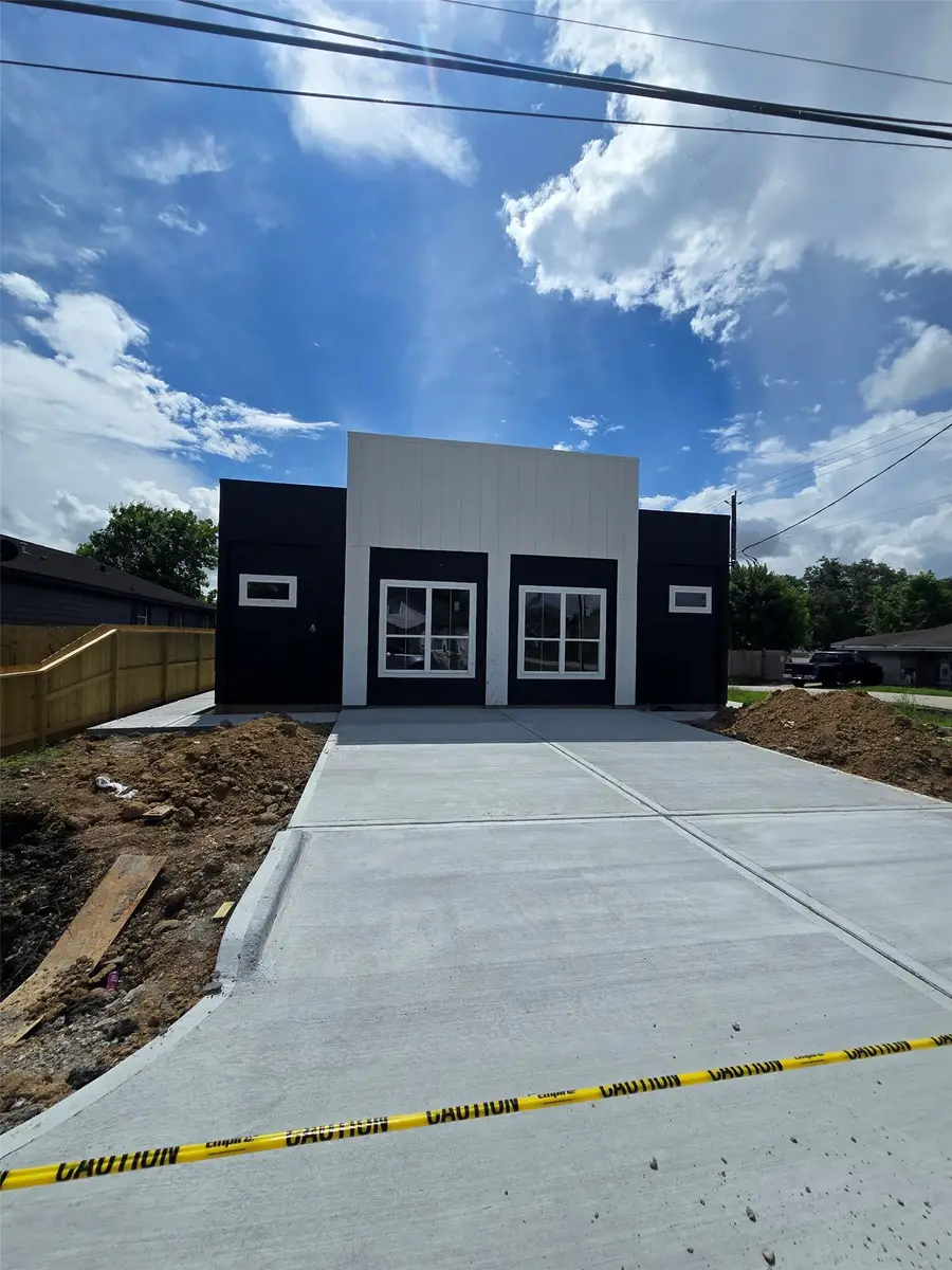 7800 Bowen Street #A-B, Houston, TX 77051 - #3