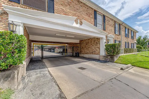 2101 Fountain View Drive #46C, Houston, TX 77057