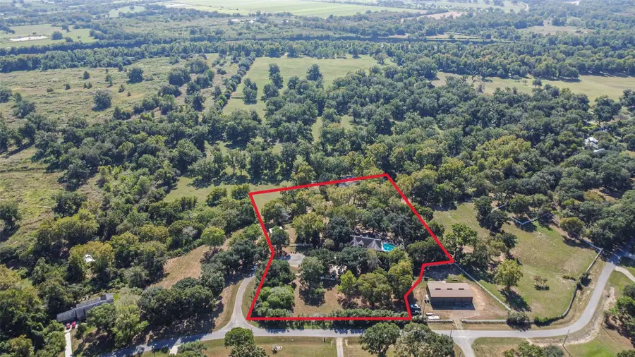 610 Oak Creek Court, Sealy, TX 77474 - Image #2