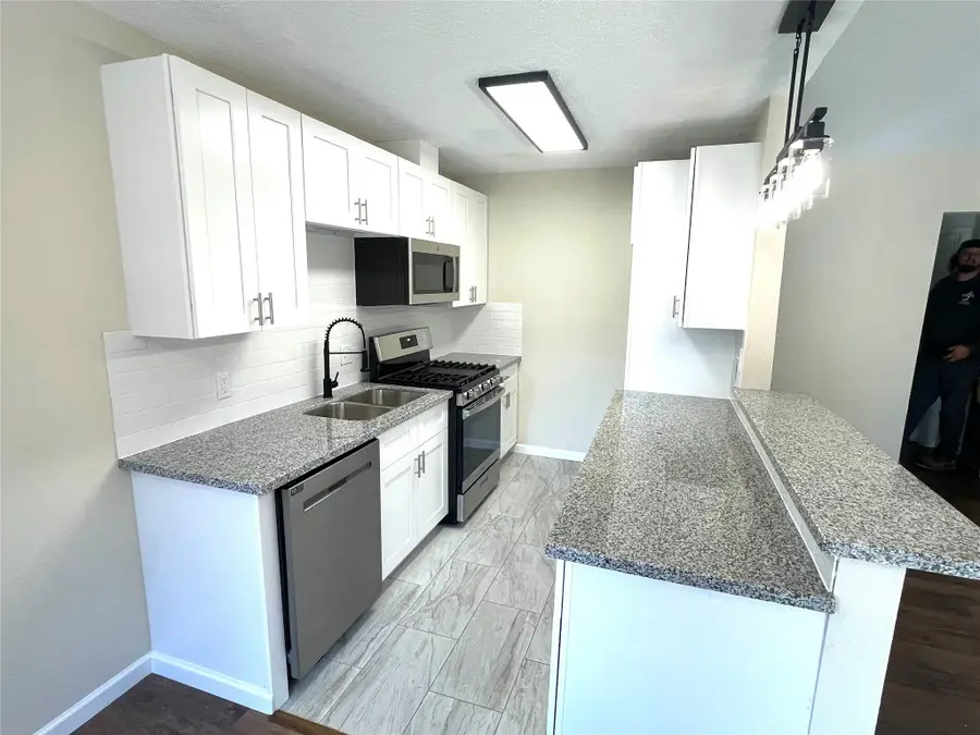 308 E Dumble Street, Alvin, TX 77511 - Image #2