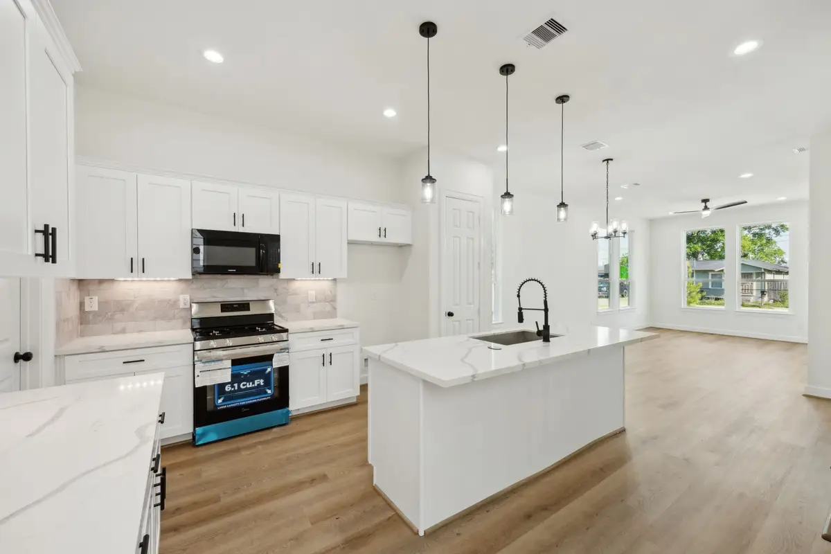 418 Delaware St, Houston, TX 77029 - #1