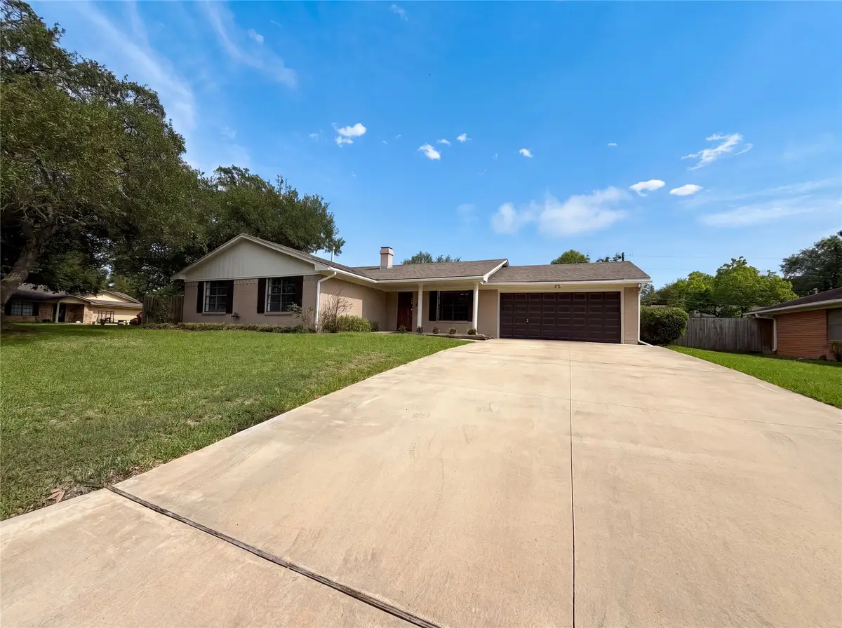 1001 Windy Drive, Brenham, TX 77833 - #1