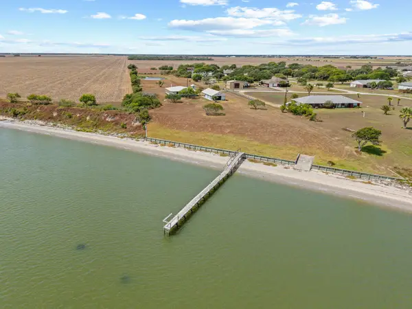 96 E Meadowlark Drive, Port Lavaca, TX 77979