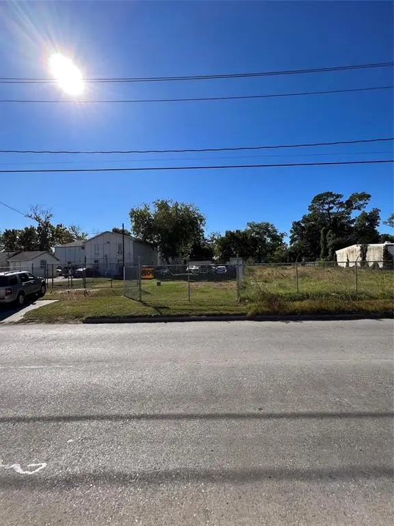 8109 W Hardy Road, Houston, TX 77022 - Image #1