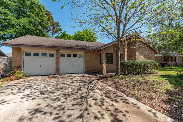 4112 Pine Shadows Street, Dickinson, TX 77539