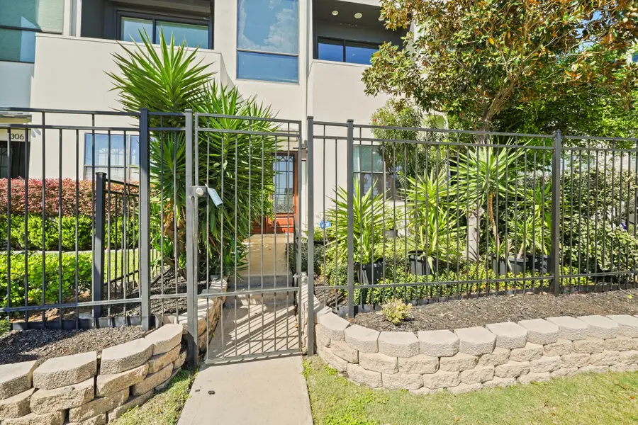 1304 W Dallas Street, Houston, TX 77019 - #2