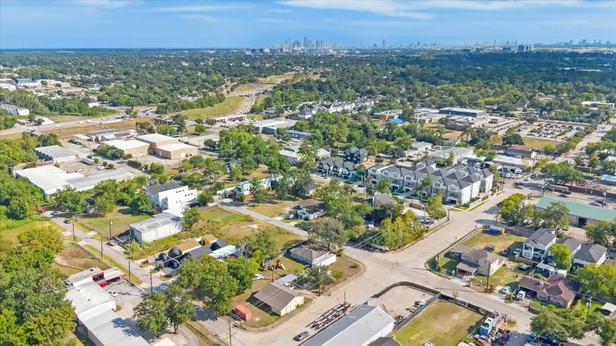 4836 Creekmont Drive, Houston, TX 77091 - Image #3