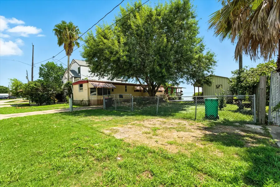 2938 Bay Oaks Harbor Drive, Baytown, TX 77523 - Image #3