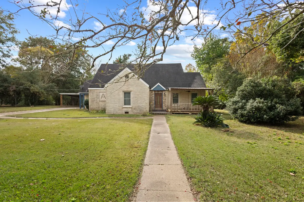 301 N Pine Street, Woodville, TX 75979 - Image #1