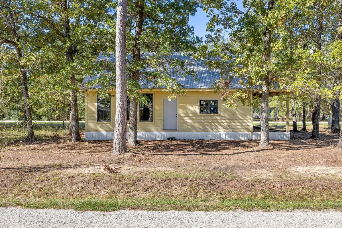 326 W Woodland Shores Drive, Pointblank, TX 77364 - Image #1