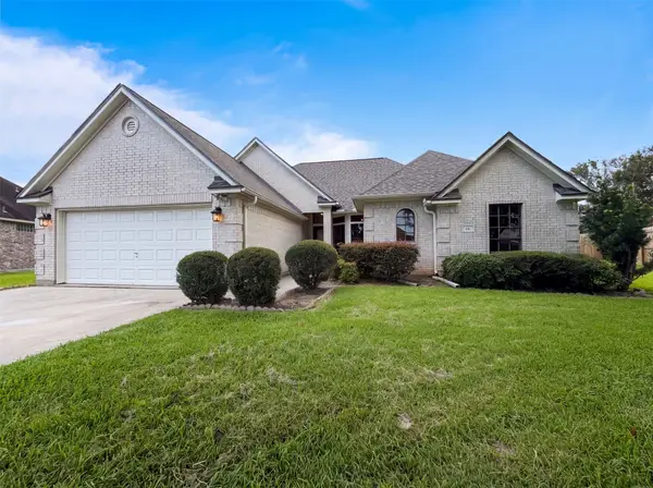66 Tangerine Court, Lake Jackson, TX 77566