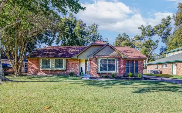 223 Banyan Street, Lake Jackson, TX 77566