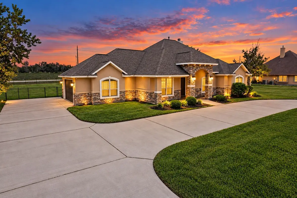 8999 Water Point Drive, Beach City, TX 77523 - #1