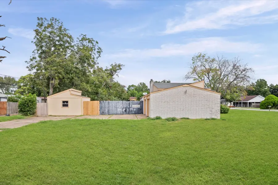 426 S 6th Street, La Porte, TX 77571 - #3
