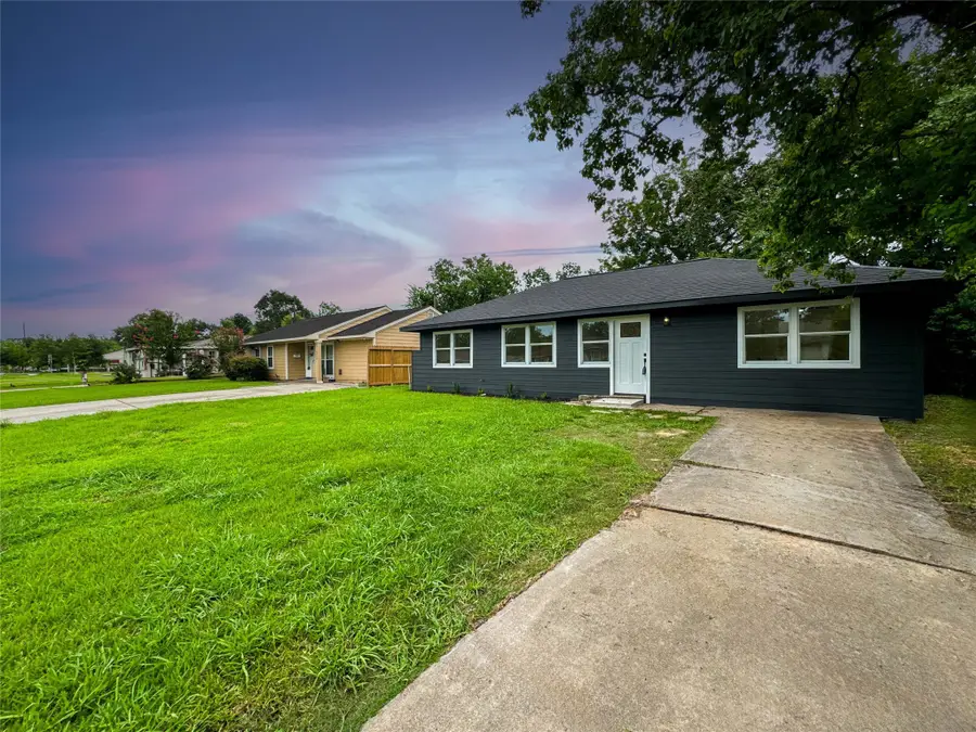 5754 Belneath Street, Houston, TX 77033 - Image #2