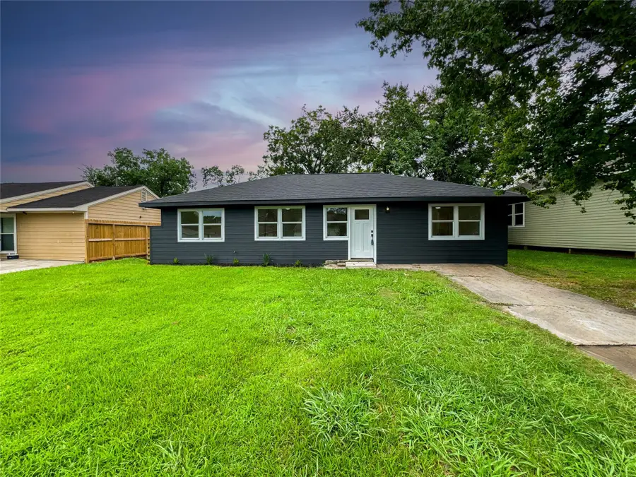 5754 Belneath Street, Houston, TX 77033 - Image #3