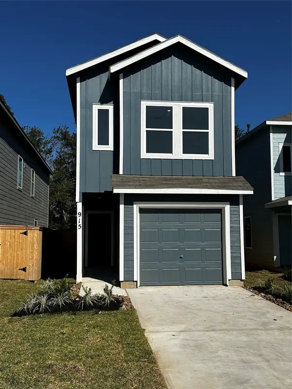 921 Pertuso Lane, Huffman, TX 77336