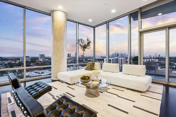 2727 Kirby Drive #13E, Houston, TX 77098