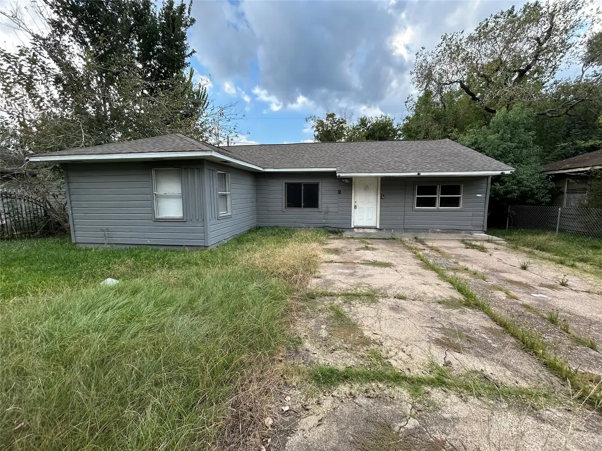 5910 Southtown Street, Houston, TX 77033 - Image #1