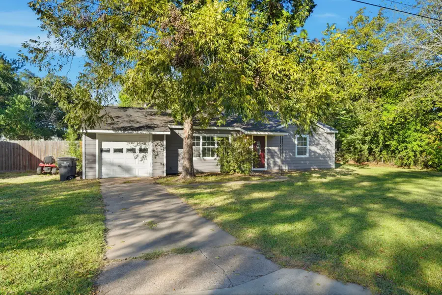 313 E Dumble Street, Alvin, TX 77511 - Image #2