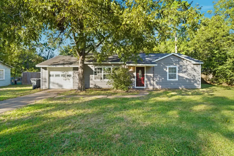 313 E Dumble Street, Alvin, TX 77511 - Image #3
