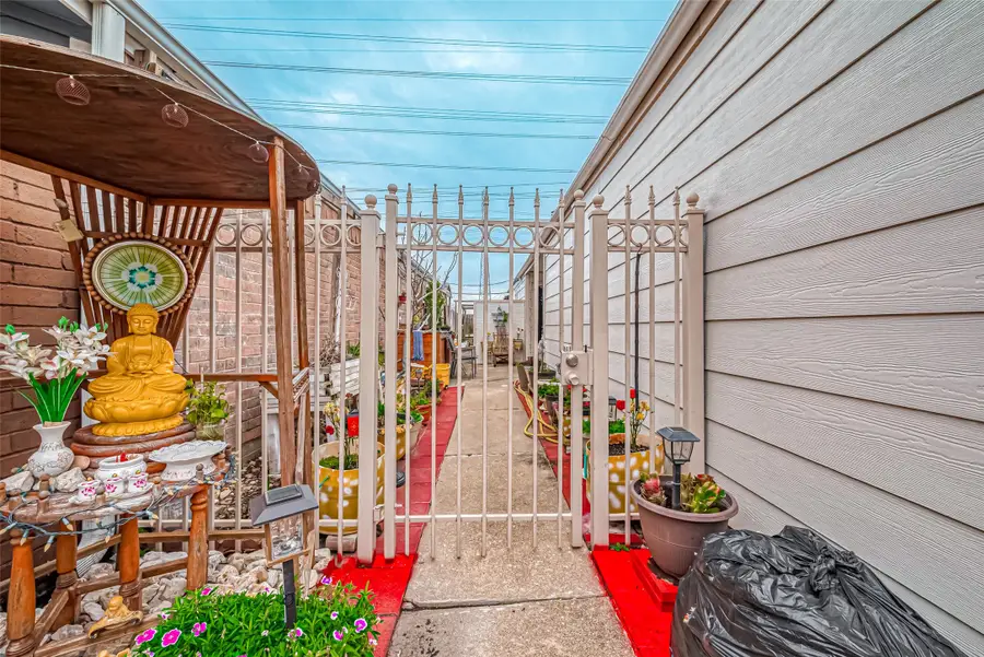 9319 Belle Park Drive, Houston, TX 77099 - Image #3