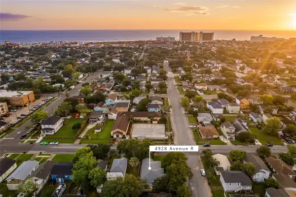 4928 Avenue R, Galveston, TX 77551
