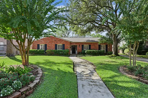 7915 Meadow Lake Lane, Houston, TX 77063
