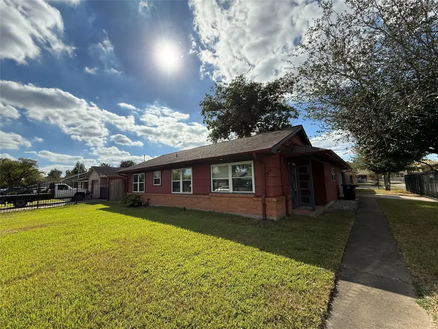 1857 Huge Oaks Street, Houston, TX 77055 - Image #2