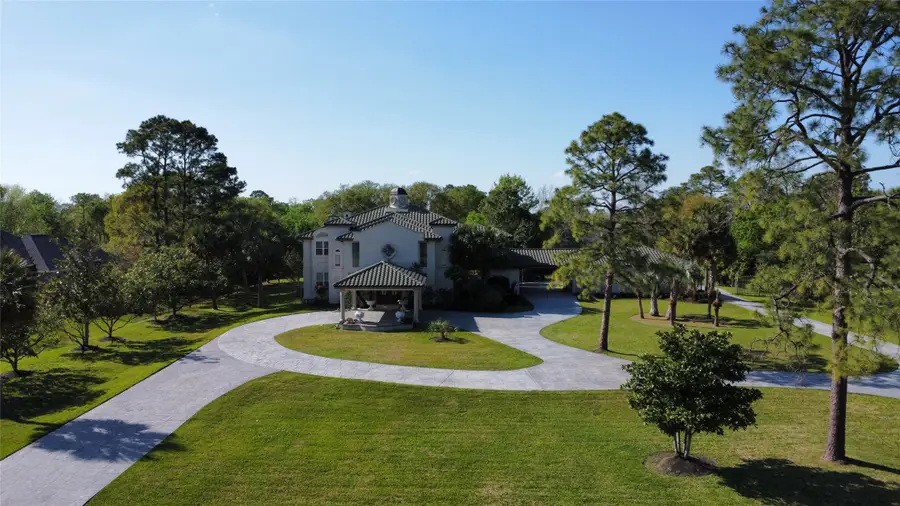 1204 Cowards Creek Drive, Friendswood, TX 77546 - Image #2