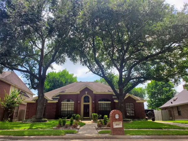1703 E Hedgecroft Drive, El Lago, TX 77586