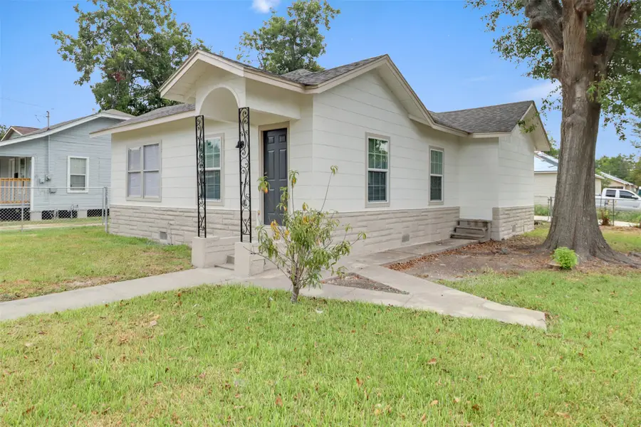 101 E James Street, Baytown, TX 77520 - #2