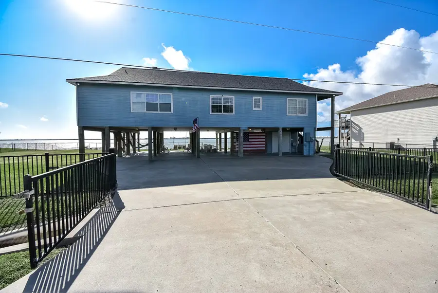 1504 W Bayshore Drive, Palacios, TX 77465 - Image #2