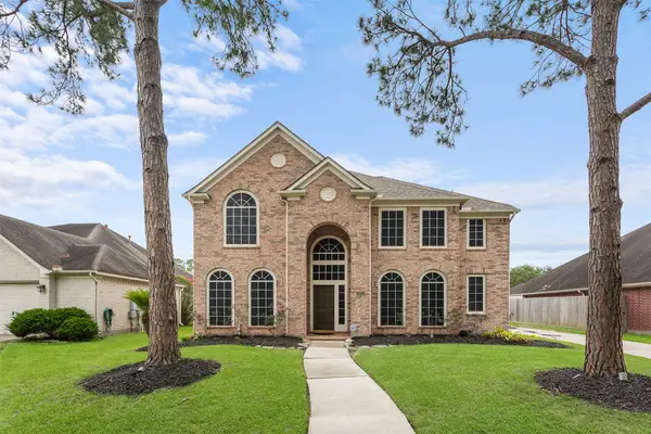 132 Emerald Cloud Lane, League City, TX 77573