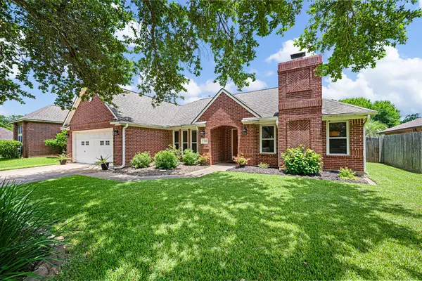 116 Zinnia Street, Lake Jackson, TX 77566