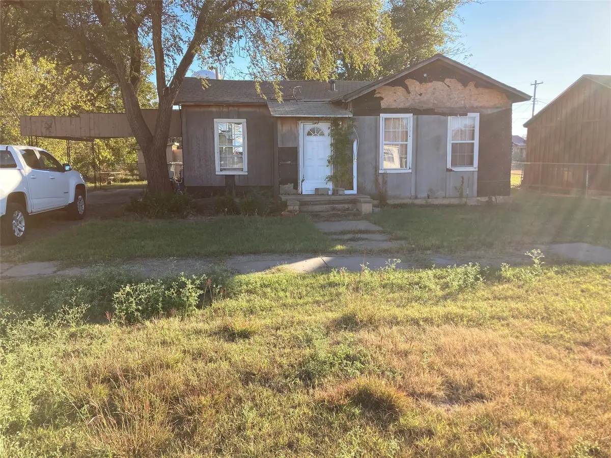 903 W 8th Street, Quanah, TX 79252 - Image #1