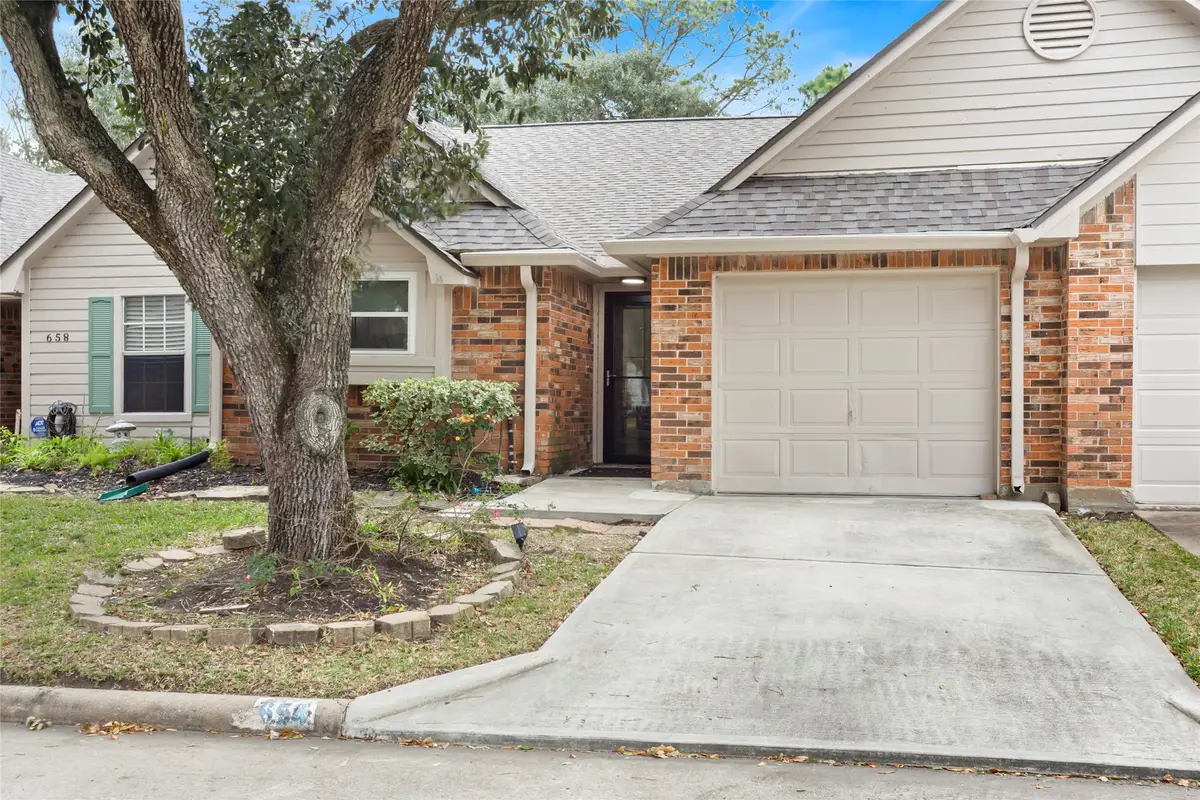 654 W Country Grove Circle, Pearland, TX 77584 - #1