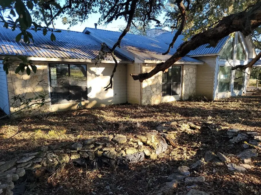 1046 Lutonsky Road, Fayetteville, TX 78940 - Image #2