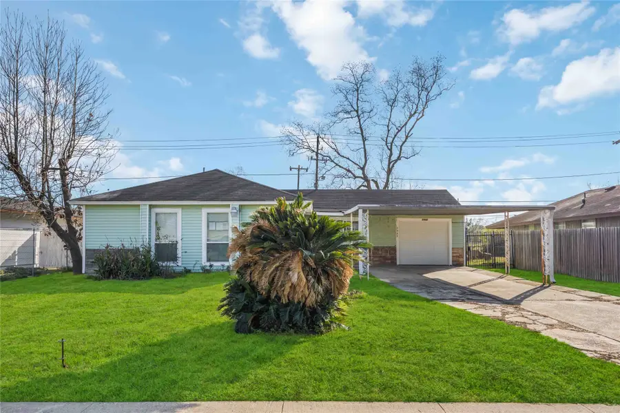 5942 Ridgeway Drive, Houston, TX 77033 - #2